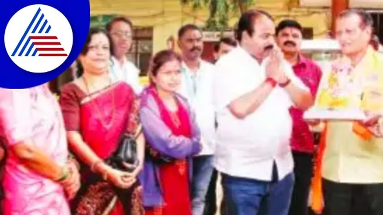 ಈದ್ಗಾ ಮೈದಾನದಲ್ಲಿ ಗಣೇಶೋತ್ಸವಕ್ಕೆ ಅವಕಾಶ ಕೊಡಿ ಈದ್ಗಾ ಮೈದಾನದಲ್ಲಿ ಗಣೇಶೋತ್ಸವಕ್ಕೆ ಅವಕಾಶ ಕೊಡಿ