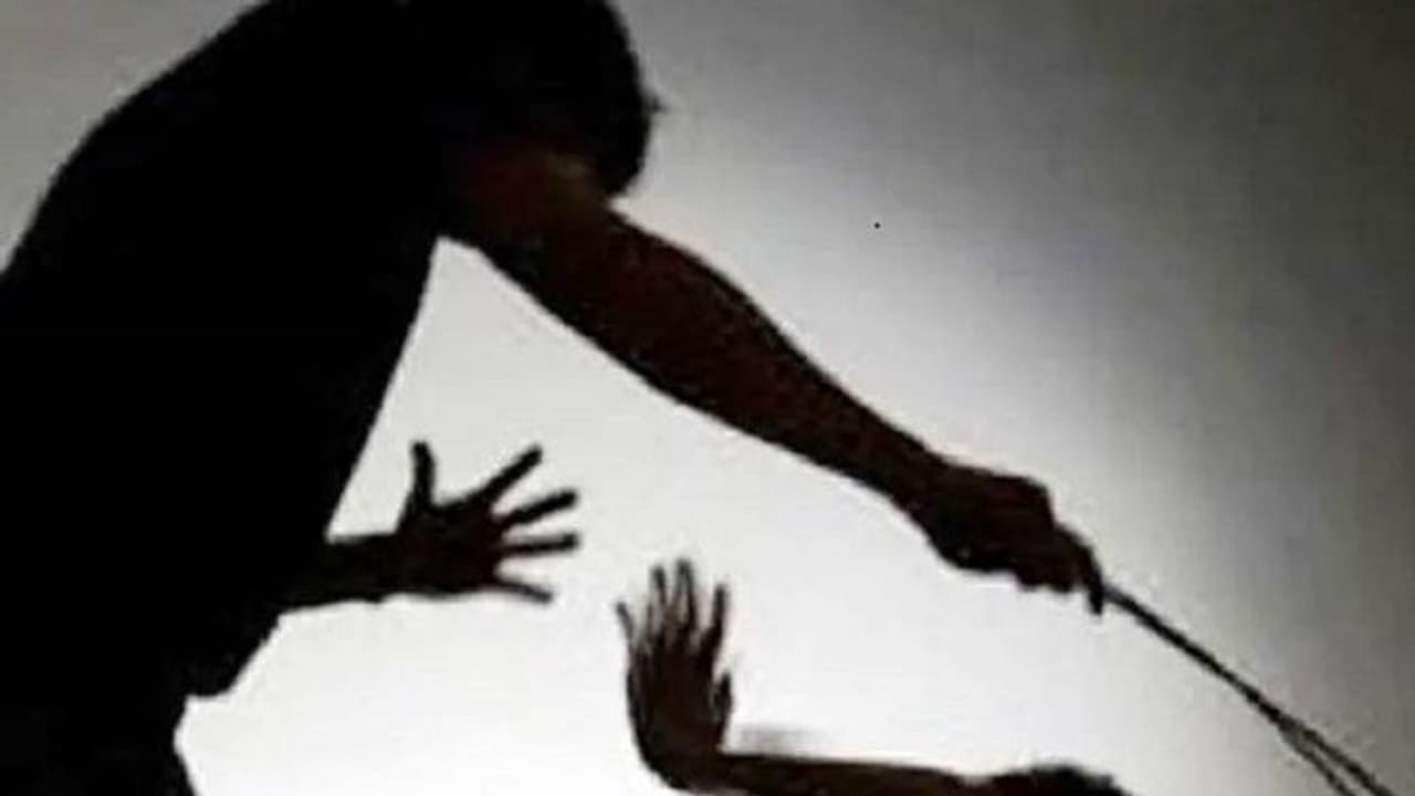 जालौन में बिरयानी के बिल को लेकर हुआ झगड़ा, 50 रुपए के लिए दुकान के मालिक ने उठाया खौफनाक कदम जालौन में बिरयानी के बिल को लेकर हुआ झगड़ा, 50 रुपए के लिए दुकान के मालिक ने उठाया खौफनाक कदम