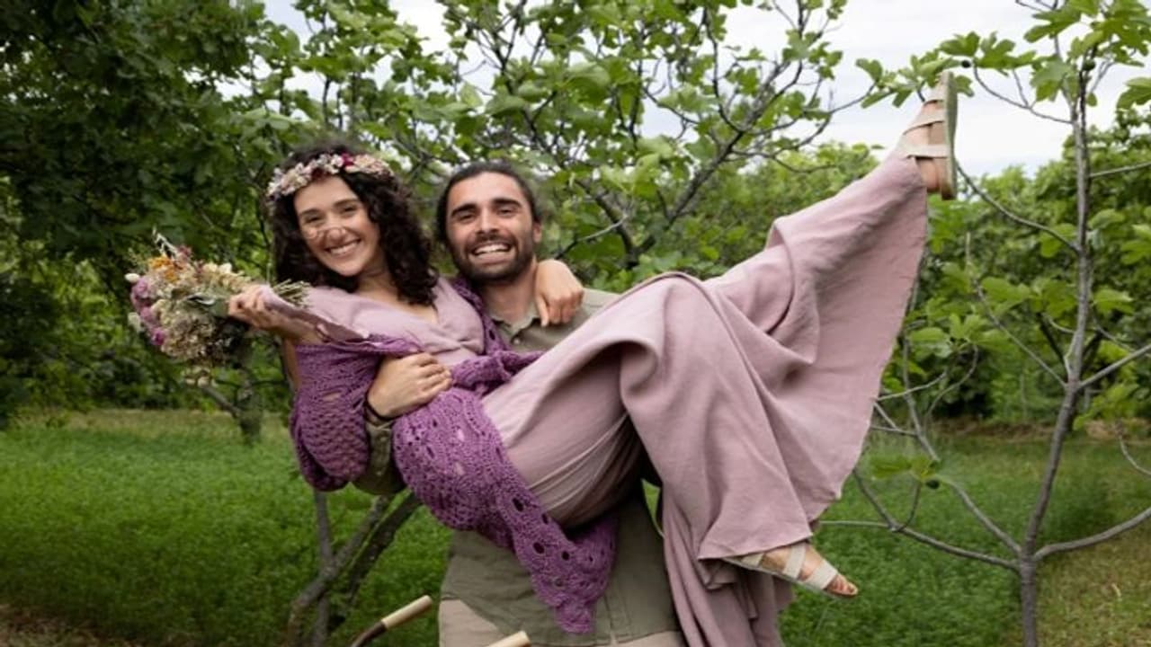 ना कपड़ा खरीदते हैं...ना पानी, मिलिए अनोखे कपल से जो नेचर से करते हैं True Love ना कपड़ा खरीदते हैं...ना पानी, मिलिए अनोखे कपल से जो नेचर से करते हैं True Love