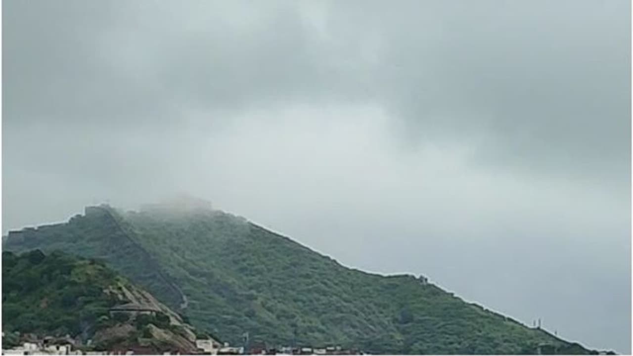 राजस्थान वेदर अपडेटः शनिवार से फिर होगी अति भारी बारिश, जानें जिलों के ताजा हाल राजस्थान वेदर अपडेटः शनिवार से फिर होगी अति भारी बारिश, जानें जिलों के ताजा हाल