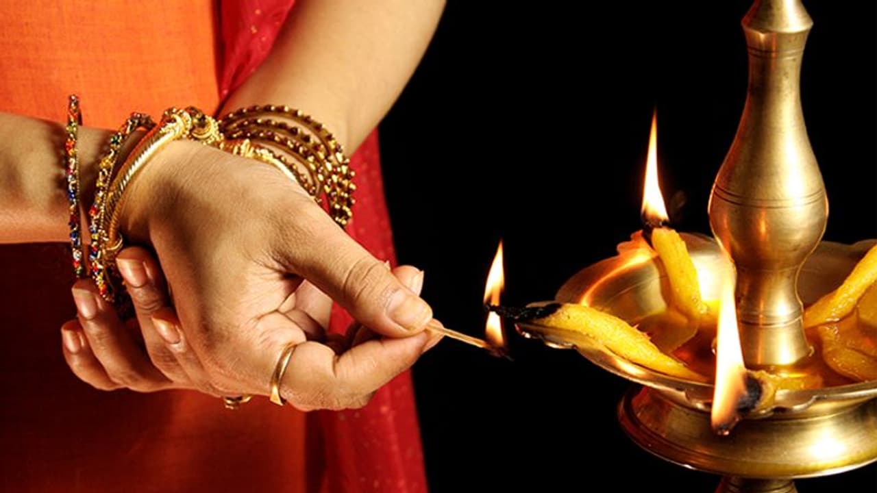 Janmashtami 2022: पाना चाहते हैं योग्य संतान तो जन्माष्टमी की रात करें इस खास मंत्र का जाप Janmashtami 2022: पाना चाहते हैं योग्य संतान तो जन्माष्टमी की रात करें इस खास मंत्र का जाप