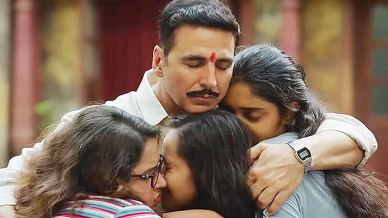 Flop सम्राट पृथ्वीराज के 8 दिन के कलेक्शन से भी इतनी दूर है अक्षय कुमार की रक्षा बंधन, जानें कमाई