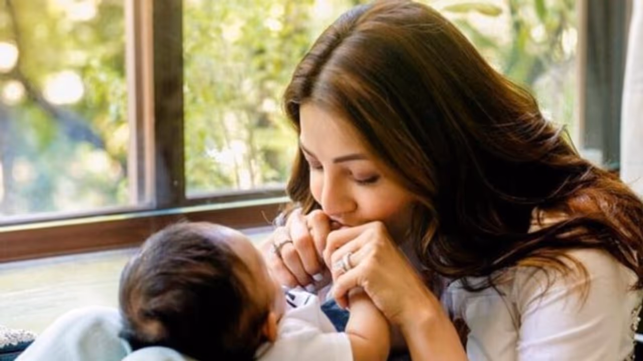 'നാലാം മാസം'; മകന്‍ നീലിനൊപ്പമുള്ള പുത്തന്‍ ചിത്രം പങ്കുവച്ച് കാജല്‍ അഗര്‍വാള്‍