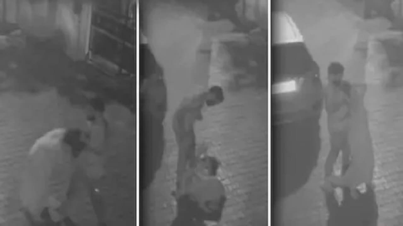 'सब्जी ले आना मैं थक गई हूं' सुनकर हैवान बना पति, बीच सड़क दौड़ा दौड़ाकर पत्नी को पीटा