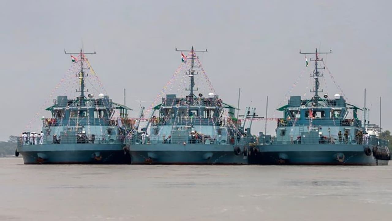 ইলিশের খোঁজে গিয়ে ফের বিপত্তি, ১৮ জন মৎস্যজীবী সহ নিখোঁজ ট্রলার ইলিশের খোঁজে গিয়ে ফের বিপত্তি, ১৮ জন মৎস্যজীবী সহ নিখোঁজ ট্রলার