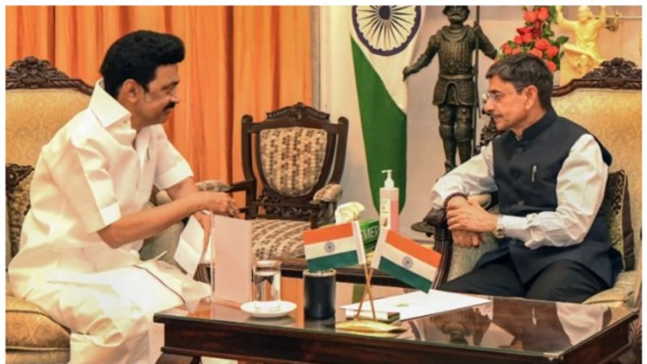 ರಾಜ್ಯಪಾಲ ರವಿ ರಾಜ್ಯದ ಶಾಂತಿಗೆ ಅಪಾಯಕಾರಿ: ರಾಷ್ಟ್ರಪತಿಗೆ ತಮಿಳುನಾಡು ಸಿಎಂ ಸ್ಟಾಲಿನ್ ಪತ್ರ ರಾಜ್ಯಪಾಲ ರವಿ ರಾಜ್ಯದ ಶಾಂತಿಗೆ ಅಪಾಯಕಾರಿ: ರಾಷ್ಟ್ರಪತಿಗೆ ತಮಿಳುನಾಡು ಸಿಎಂ ಸ್ಟಾಲಿನ್ ಪತ್ರ