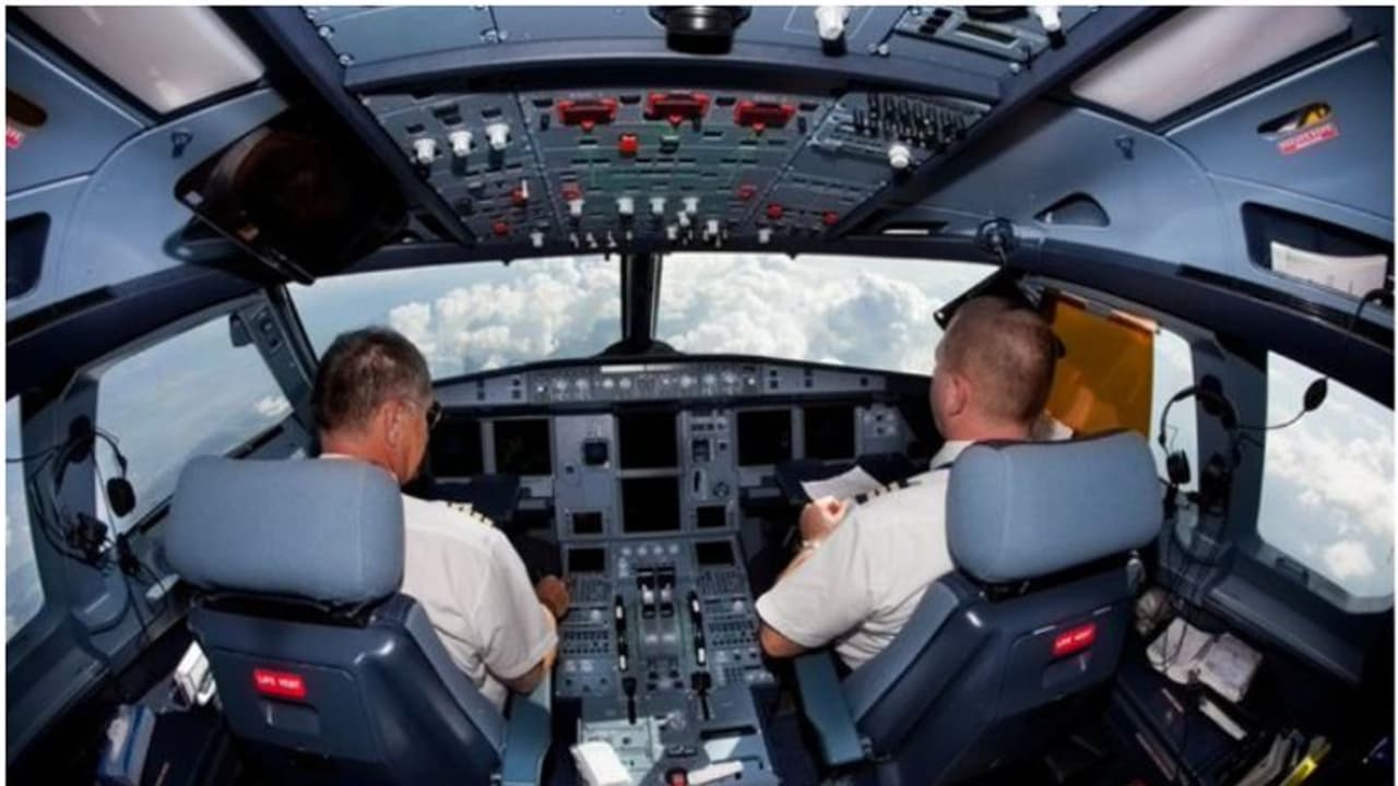 'മറ്റൊരിടത്ത് ജോലി ചെയ്തവരെ ജോലിക്കെടുക്കുന്നില്ല'; എയർലൈനുകൾക്കെതിരെ പരാതിയുമായി പൈലറ്റുമാരുടെ സംഘടന 'മറ്റൊരിടത്ത് ജോലി ചെയ്തവരെ ജോലിക്കെടുക്കുന്നില്ല'; എയർലൈനുകൾക്കെതിരെ പരാതിയുമായി പൈലറ്റുമാരുടെ സംഘടന