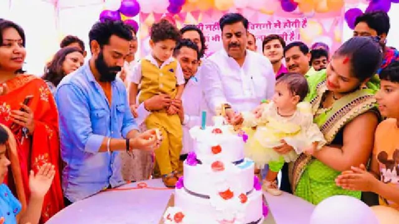  भोपाल में पानी पुरी वाले ने बेटी के बर्थडे पर दी ऐसी पार्टी, देखते रह गए विधायक...CM शिवराज भी बोले वाह!