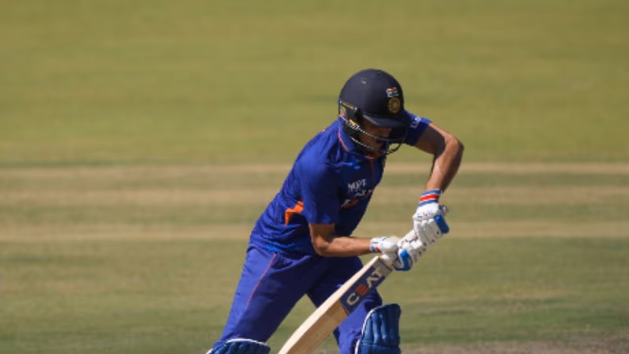 పడుతూ లేస్తూ గెలిచిన టీమిండియా... రెండో వన్డేలో భారత బ్యాటర్లకు చుక్కలు చూపిన జింబాబ్వే...