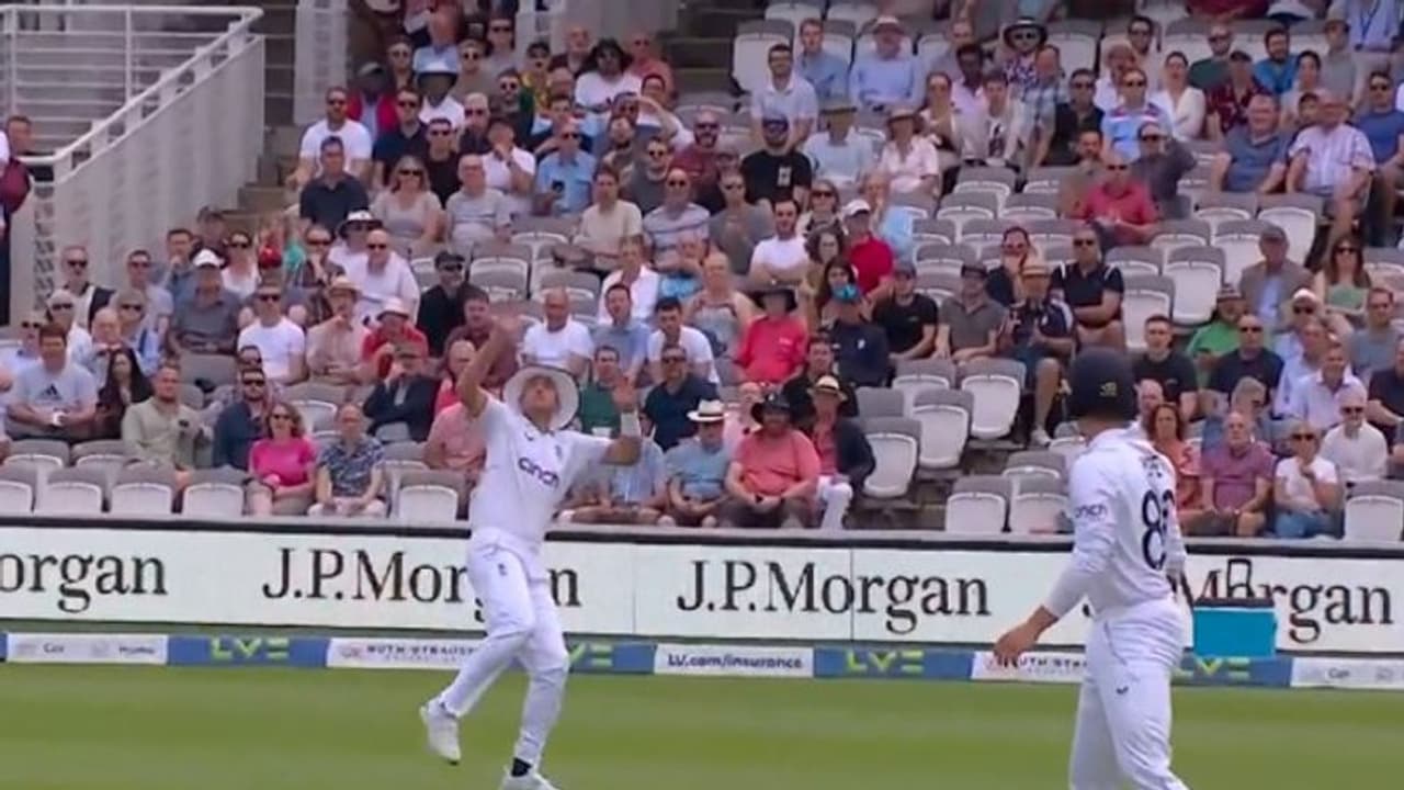 ഇങ്ങനെ പറക്കാന് ഇയാളെന്താ സൂപ്പര്മാനോ, ബ്രോഡിന്റെ അവിശ്വസനീയ ക്യാച്ചില് അമ്പരന്ന് ആരാധകര് വീഡിയോ ഇങ്ങനെ പറക്കാന് ഇയാളെന്താ സൂപ്പര്മാനോ, ബ്രോഡിന്റെ അവിശ്വസനീയ ക്യാച്ചില് അമ്പരന്ന് ആരാധകര് വീഡിയോ