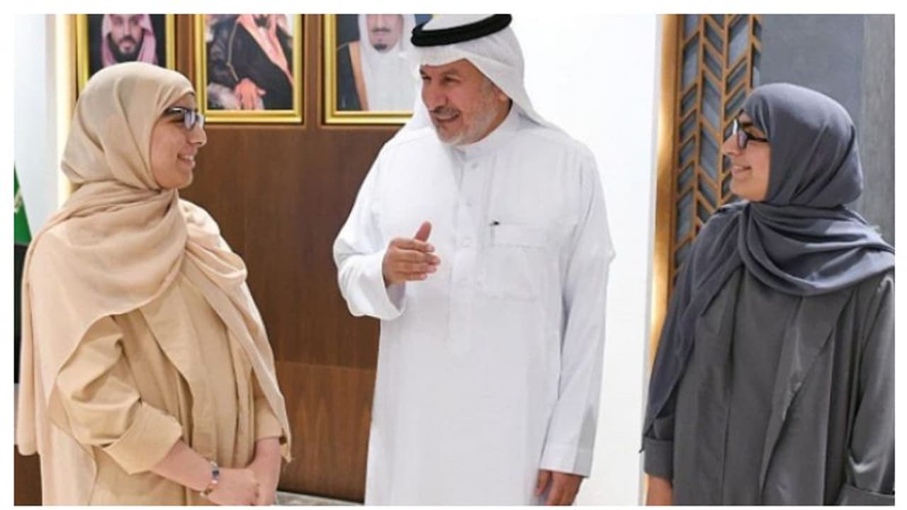 പുതു ജീവിതം നല്കിയ ഡോക്ടറെ കാണാന് 15 വര്ഷങ്ങള്ക്ക് ശേഷം സഫയും മര്വയുമെത്തി പുതു ജീവിതം നല്കിയ ഡോക്ടറെ കാണാന് 15 വര്ഷങ്ങള്ക്ക് ശേഷം സഫയും മര്വയുമെത്തി