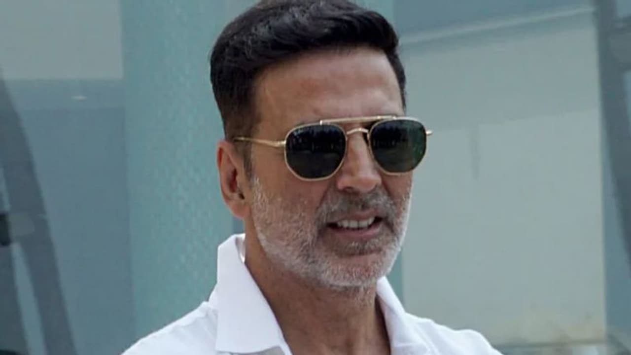 अक्षय कुमार ने बेची अपनी करोड़ों रुपए की प्रॉपर्टी, जानिए कितने करोड़ के फायदे में किया सौदा अक्षय कुमार ने बेची अपनी करोड़ों रुपए की प्रॉपर्टी, जानिए कितने करोड़ के फायदे में किया सौदा