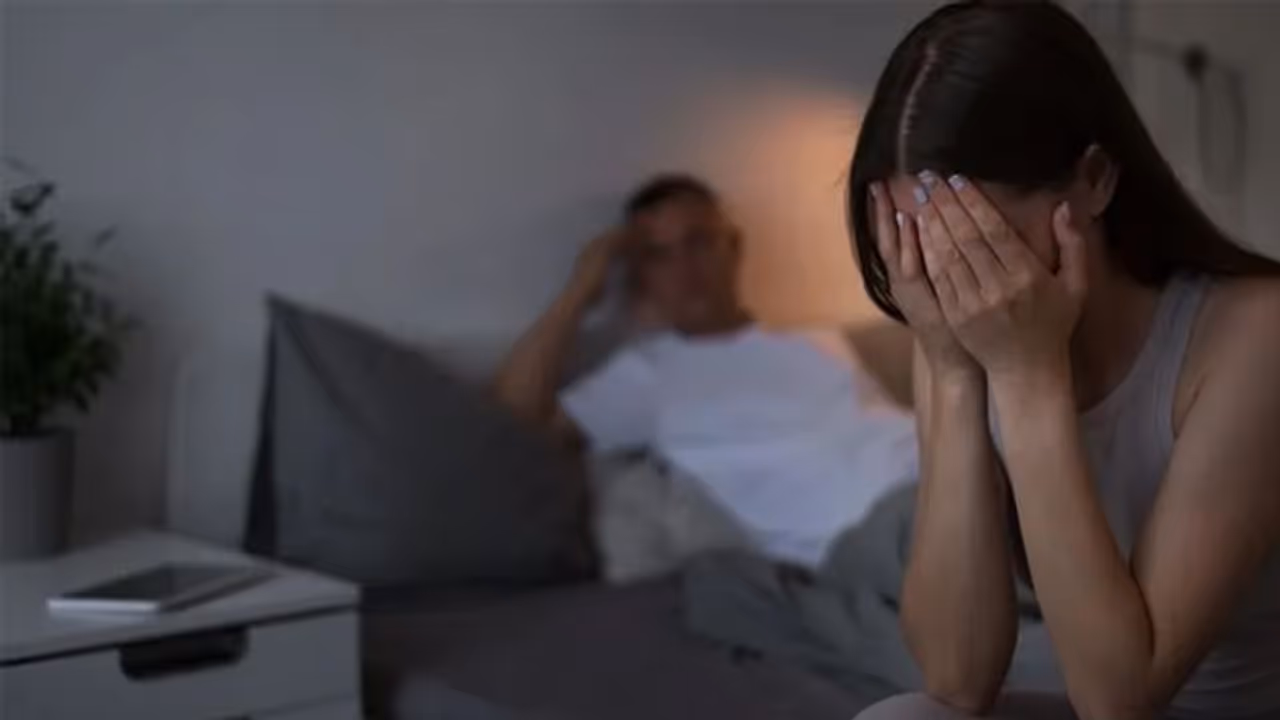 ब्लैक डायरी: एक रात के लिए मेरे साथ सोना चाहता था मेरी पक्की सहेली का पति, फिर...