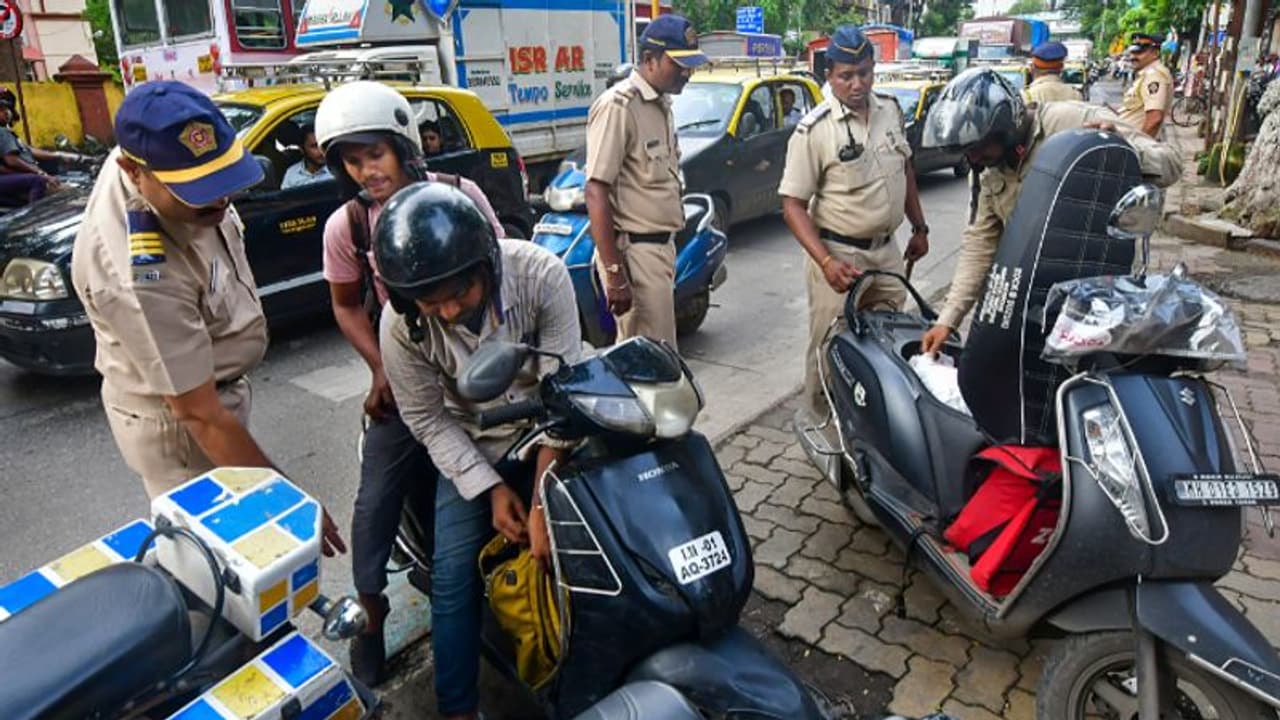 'ഭീകരാക്രമണമുണ്ടാകും'; മുംബൈ പൊലീസിന് പാക് നമ്പറിൽ നിന്ന് ഭീഷണി സന്ദേശം 'ഭീകരാക്രമണമുണ്ടാകും'; മുംബൈ പൊലീസിന് പാക് നമ്പറിൽ നിന്ന് ഭീഷണി സന്ദേശം
