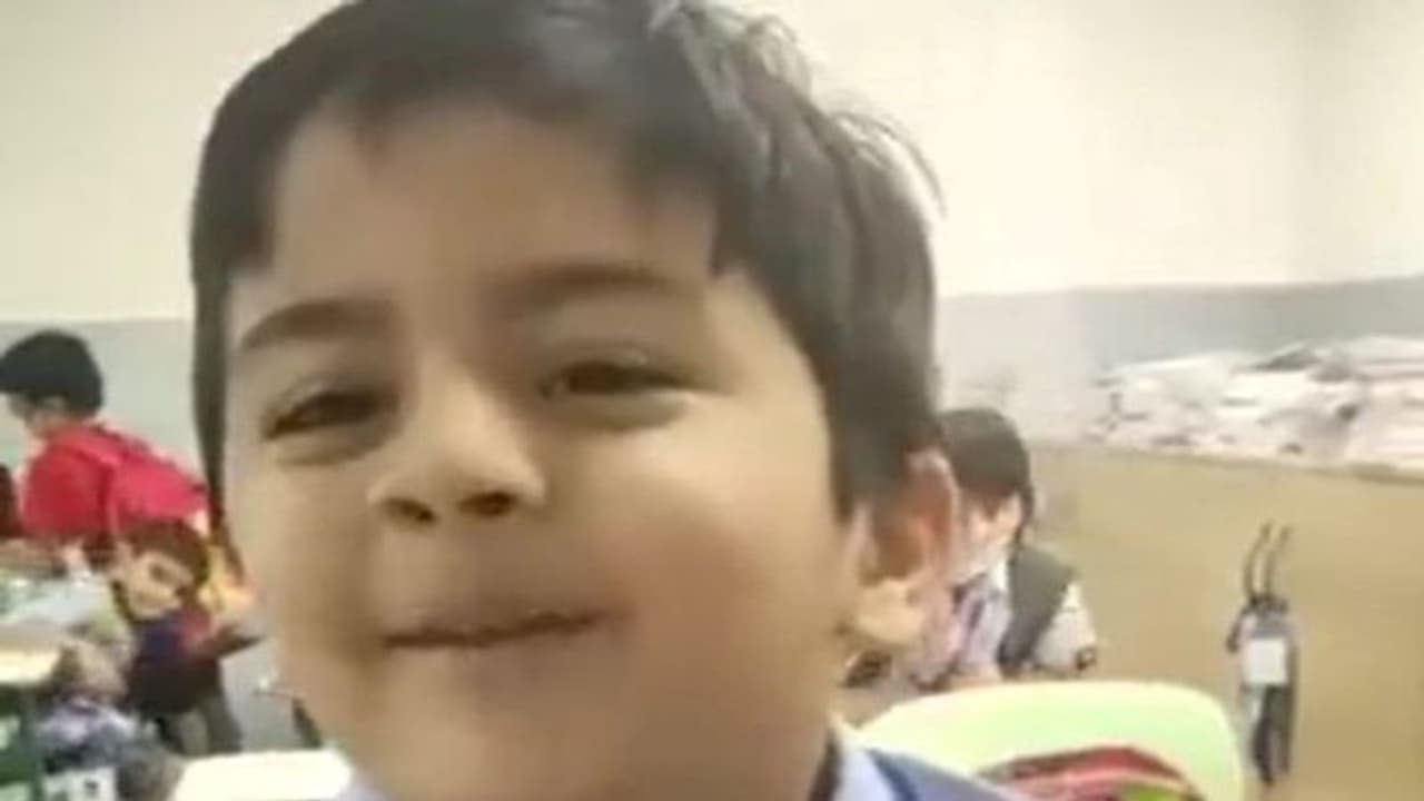 बच्चे की सच्ची बात.. नो बकवास! साड़ी में आप बहुत अच्छी लगती हैं.. जानिए मैम का जवाब 