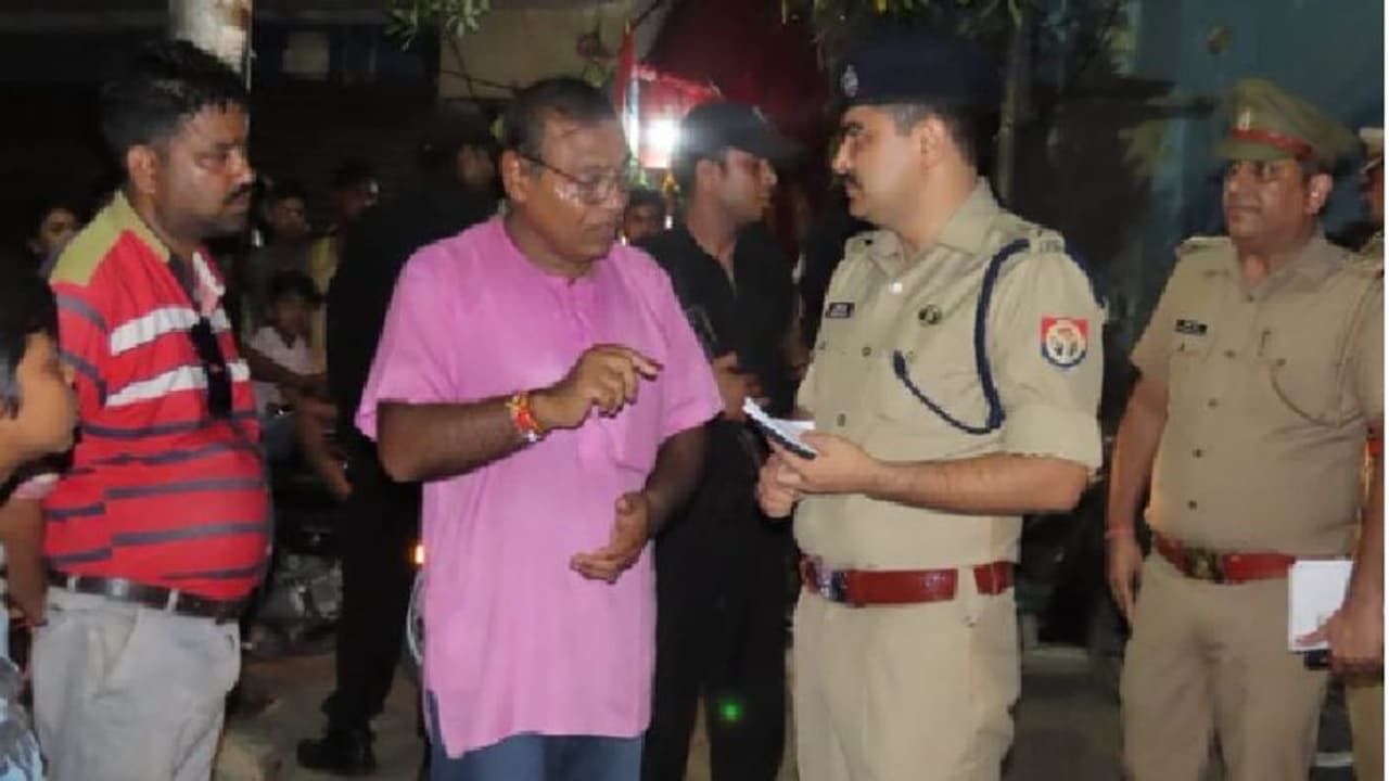 अलीगढ़: दहीहांडी कार्यक्रम में युवतियों से छेड़छाड़ पर दो पक्षों में बवाल, मौके पर पहुंची कई थानों की पुलिस