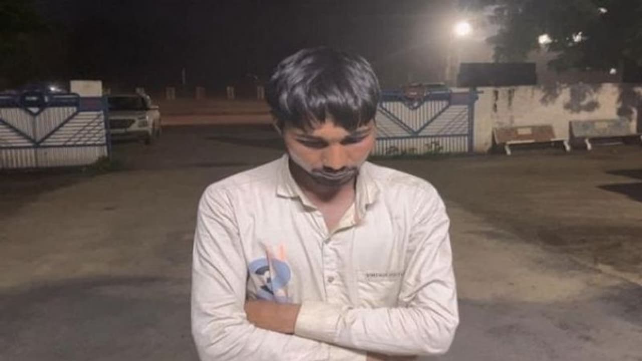 नौकरी क्या चली गई, 11 महीने की मासूम बेटी को मौत देकर पिता ने उतारा अपना गुस्सा नौकरी क्या चली गई, 11 महीने की मासूम बेटी को मौत देकर पिता ने उतारा अपना गुस्सा