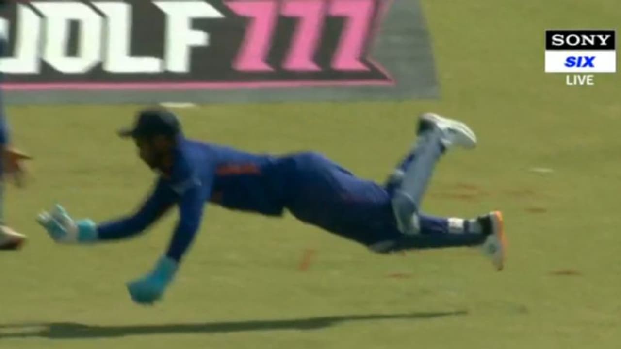 ധോണിക്ക് ശേഷം ഇന്ത്യക്ക് ലഭിച്ച മികച്ച വിക്കറ്റ് കീപ്പര്‍; സഞ്ജുവിനെ പുകഴ്ത്തി ക്രിക്കറ്റ് ലോകം വീഡിയോ