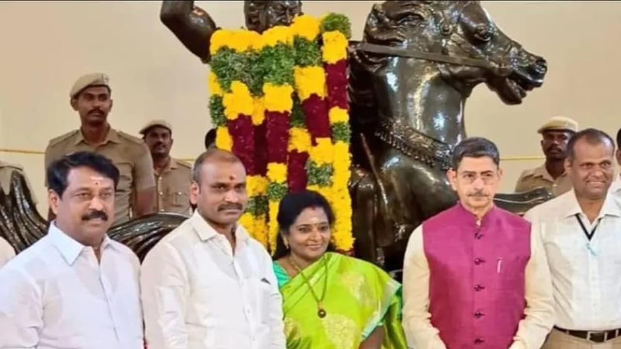 ஒண்டிவீரன் தமிழ்நாட்டிற்கான சுதந்திர போராட்ட வீரர் இல்லை.. ஆவேசமாக பேசிய ஆளுநர் ரவி. 