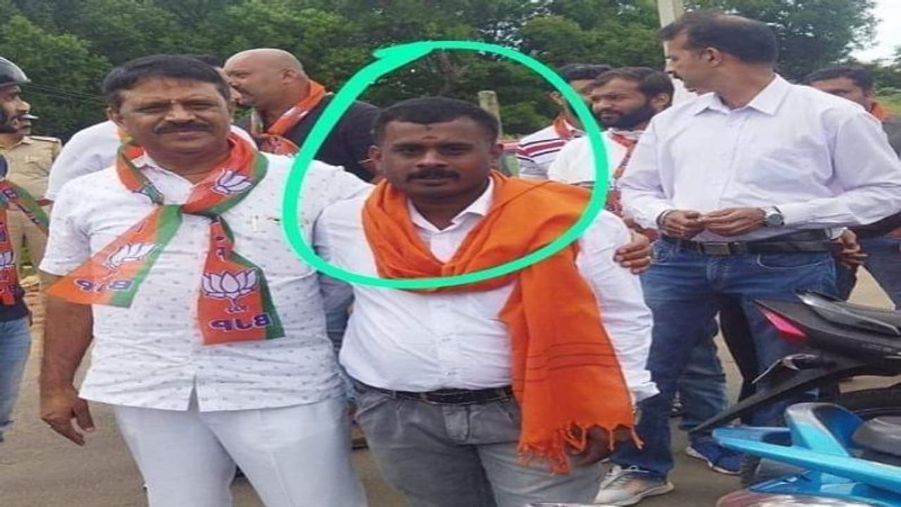 ಯಾವುದೇ ಕಪ್ಪು ಚುಕ್ಕೆ ಇಲ್ಲದೆ ಆಡಳಿತ ನಡೆಸಿದ ನಾಯಕ ಸಿದ್ದರಾಮಯ್ಯ; ಅವರ ಏಳ್ಗೆ ಸಹಿಸದೆ ಮೊಟ್ಟೆ ಎಸೆದ ಬಿಜೆಪಿ ಯಾವುದೇ ಕಪ್ಪು ಚುಕ್ಕೆ ಇಲ್ಲದೆ ಆಡಳಿತ ನಡೆಸಿದ ನಾಯಕ ಸಿದ್ದರಾಮಯ್ಯ; ಅವರ ಏಳ್ಗೆ ಸಹಿಸದೆ ಮೊಟ್ಟೆ ಎಸೆದ ಬಿಜೆಪಿ