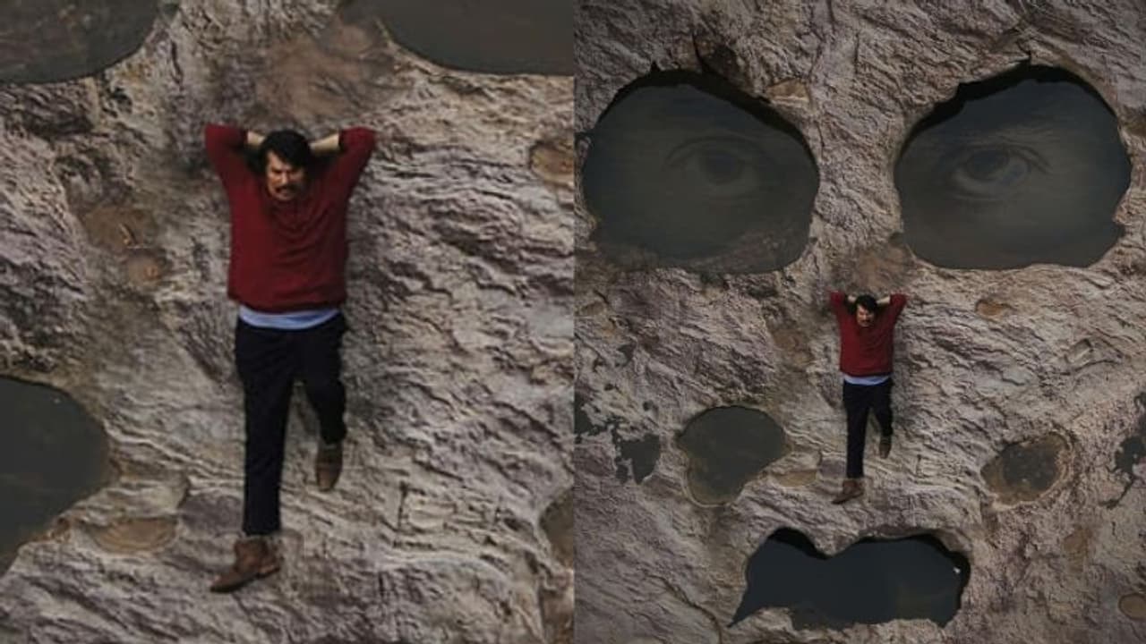 നിഗൂഢത നിറച്ച് മമ്മൂട്ടി; 'റോഷാക്ക്' സെക്കന്ഡ് ലുക്ക് നിഗൂഢത നിറച്ച് മമ്മൂട്ടി; 'റോഷാക്ക്' സെക്കന്ഡ് ലുക്ക്