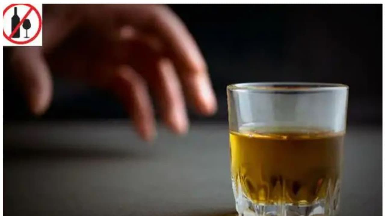 'യുവാക്കളെ നിങ്ങൾ ഇഷ്ടം പോലെ കുടിയ്ക്കൂ'; മദ്യപാനം പ്രോത്സാഹിപ്പിച്ച് ജപ്പാൻ, കാരണം ഇത്.. 'യുവാക്കളെ നിങ്ങൾ ഇഷ്ടം പോലെ കുടിയ്ക്കൂ'; മദ്യപാനം പ്രോത്സാഹിപ്പിച്ച് ജപ്പാൻ, കാരണം ഇത്..