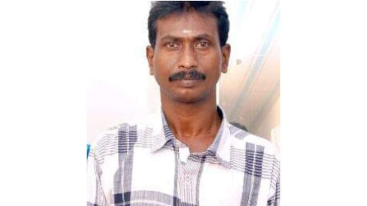 സൗദി അറേബ്യയിലെ ജയിലിൽ രോഗം ബാധിച്ച് മരിച്ച മലയാളിയുടെ മൃതദേഹം നാട്ടിലെത്തിച്ചു സൗദി അറേബ്യയിലെ ജയിലിൽ രോഗം ബാധിച്ച് മരിച്ച മലയാളിയുടെ മൃതദേഹം നാട്ടിലെത്തിച്ചു