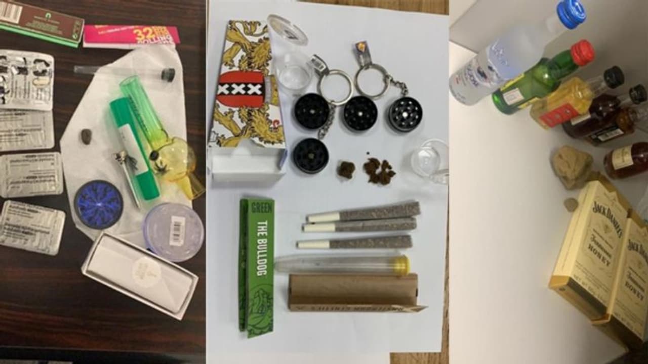 ലഗേജില് കഞ്ചാവും മയക്കുമരുന്നും മദ്യവും; വിമാനത്താവളത്തില് അഞ്ച് പേര് അറസ്റ്റില് ലഗേജില് കഞ്ചാവും മയക്കുമരുന്നും മദ്യവും; വിമാനത്താവളത്തില് അഞ്ച് പേര് അറസ്റ്റില്