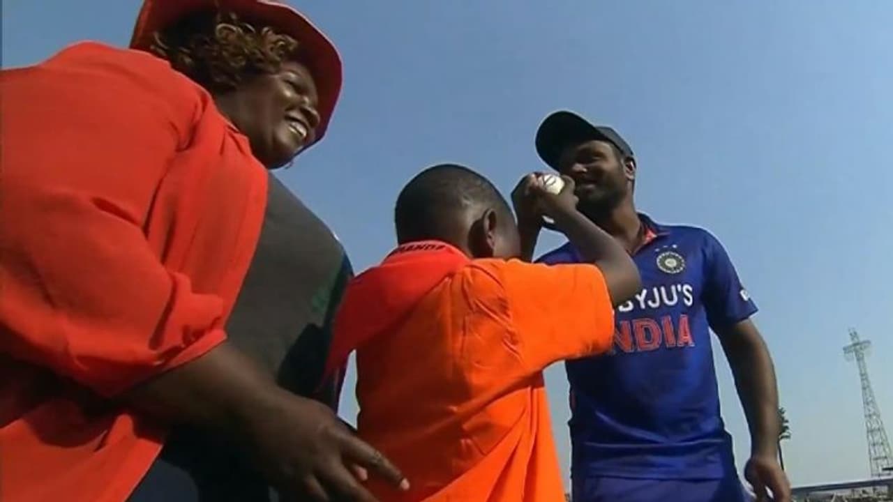 പ്ലയര് ഓഫ് ദ മാച്ചിനെക്കാള് വലിയ അംഗീകാരം! സിംബാബ്വെയിലും ഹൃദയം കവര്ന്ന് സഞ്ജു സാംസണ് പ്ലയര് ഓഫ് ദ മാച്ചിനെക്കാള് വലിയ അംഗീകാരം! സിംബാബ്വെയിലും ഹൃദയം കവര്ന്ന് സഞ്ജു സാംസണ്