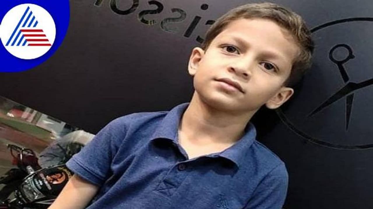 ಭಟ್ಕಳ: ಬ್ರೆಡ್ ತರಲು ಅಂಗಡಿಗೆ ಹೋದ ಬಾಲಕ ಕಿಡ್ನ್ಯಾಪ್, ಸಿಸಿ ಕ್ಯಾಮೆರಾದಲ್ಲಿ ದೃಶ್ಯ ಸೆರೆ ಭಟ್ಕಳ: ಬ್ರೆಡ್ ತರಲು ಅಂಗಡಿಗೆ ಹೋದ ಬಾಲಕ ಕಿಡ್ನ್ಯಾಪ್, ಸಿಸಿ ಕ್ಯಾಮೆರಾದಲ್ಲಿ ದೃಶ್ಯ ಸೆರೆ