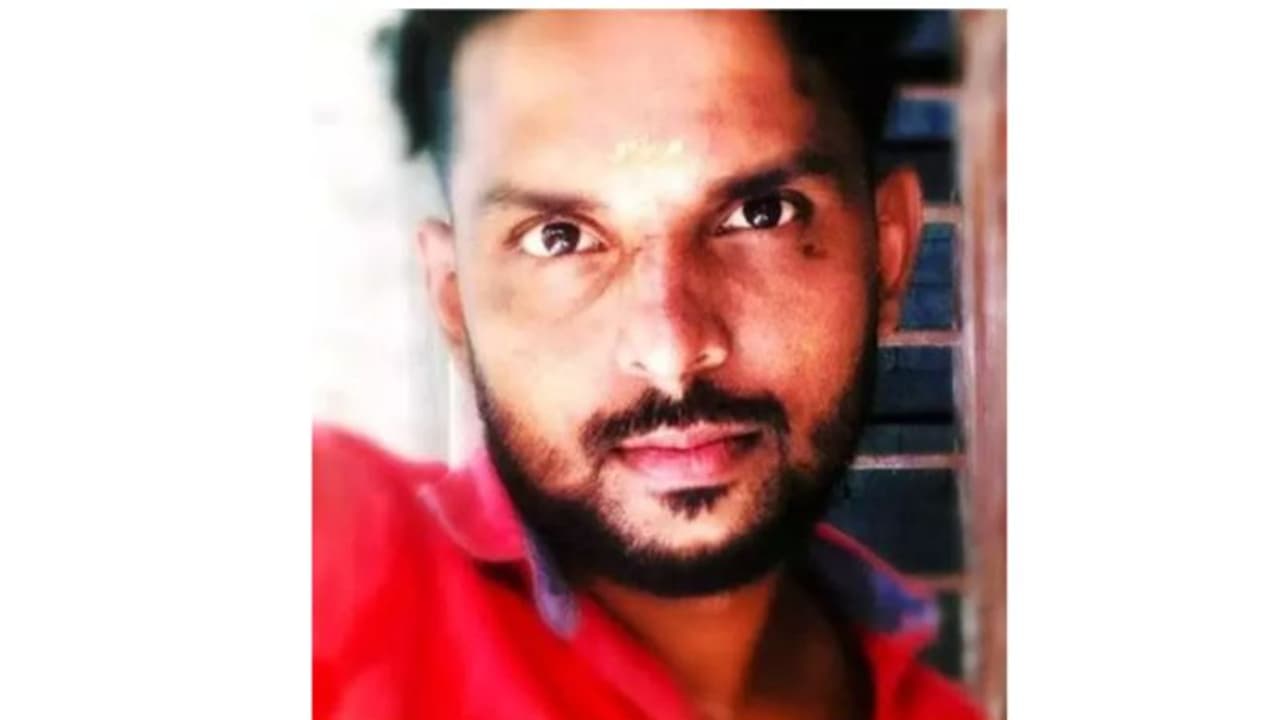 വിമാനത്താവളത്തിലേക്ക് പോകുന്നതിനിടെ അസുഖം കൂടി പ്രവാസി യുവാവ് മരിച്ചു വിമാനത്താവളത്തിലേക്ക് പോകുന്നതിനിടെ അസുഖം കൂടി പ്രവാസി യുവാവ് മരിച്ചു