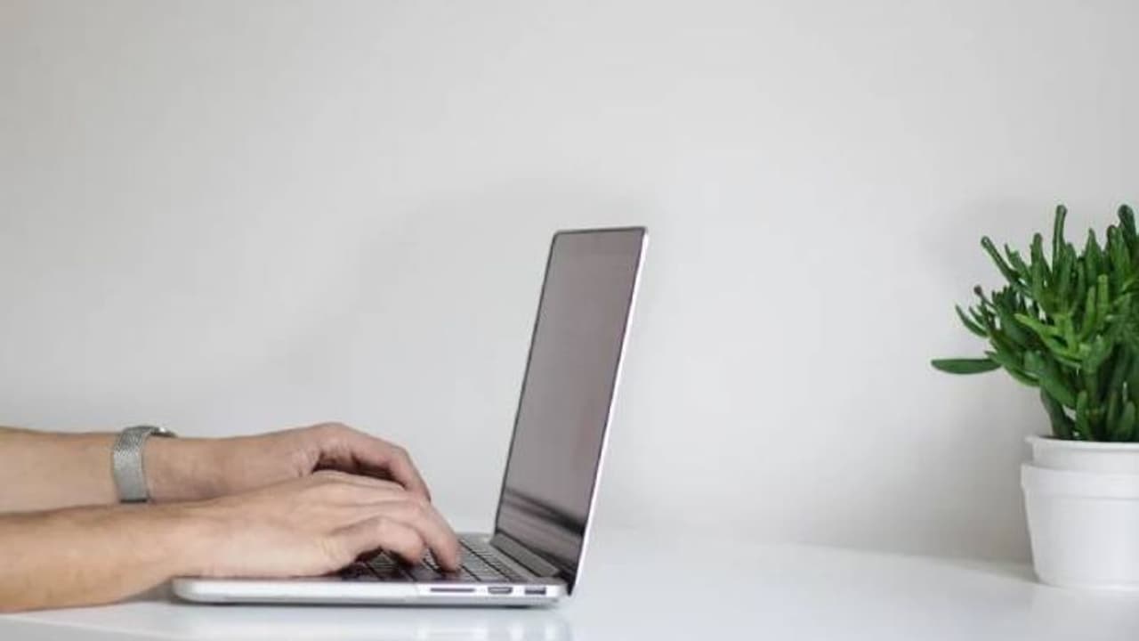 സ്റ്റുഡന്റ് വിസ വൈകി, 23 കാരൻ ആത്മഹത്യ ചെയ്തു; മരണശേഷം നോക്കിയപ്പോൾ വിസ മെയിലിൽ സ്റ്റുഡന്റ് വിസ വൈകി, 23 കാരൻ ആത്മഹത്യ ചെയ്തു; മരണശേഷം നോക്കിയപ്പോൾ വിസ മെയിലിൽ