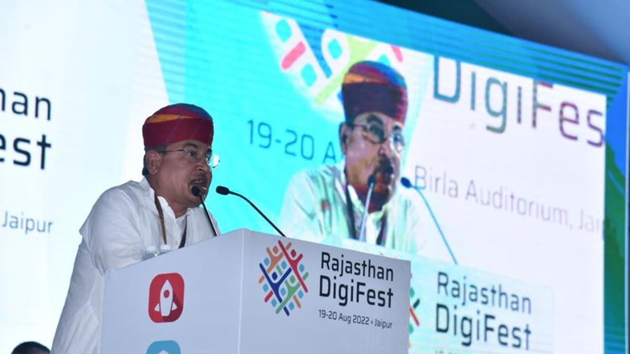 భారత మహిళలు ఇప్పటికీ జల్లెడ ద్వారా చంద్రుడిని చూస్తారు రాజస్థాన్ మంత్రి వివాదాస్పద వ్యాఖ్యలు భారత మహిళలు ఇప్పటికీ జల్లెడ ద్వారా చంద్రుడిని చూస్తారు రాజస్థాన్ మంత్రి వివాదాస్పద వ్యాఖ్యలు