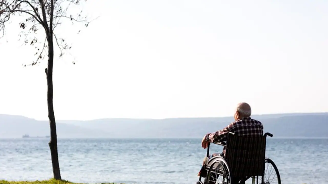 World Senior Citizen's Day 2022: Wishes, WhatsApp/Facebook messages, quotes to share with loved ones