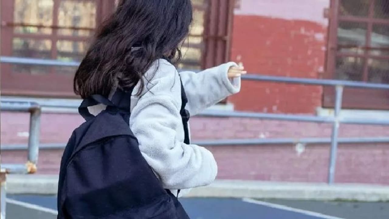  स्कूल में फोन कर लड़की को कहा घर जल्दी आ जाओ अर्जेंट है...फिर जो हुआ वो बड़ा ही शर्मनाक था