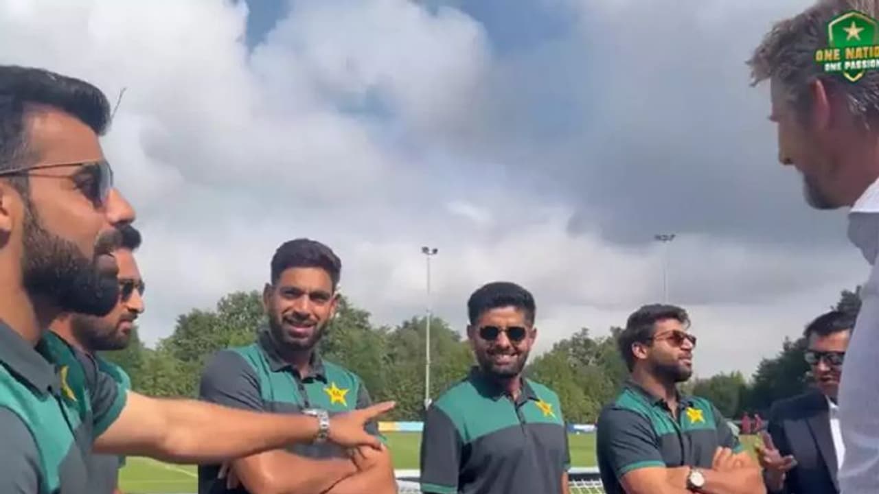 'ക്രിസ്റ്റ്യനല്‍ മെസി' മെസിയും ക്രിസ്റ്റ്യാനോയും കൂടികലര്‍ന്നതാണ് ബാബര്‍ അസം; ഷദാബ് ഖാന്റെ വീഡിയോ വൈറല്‍