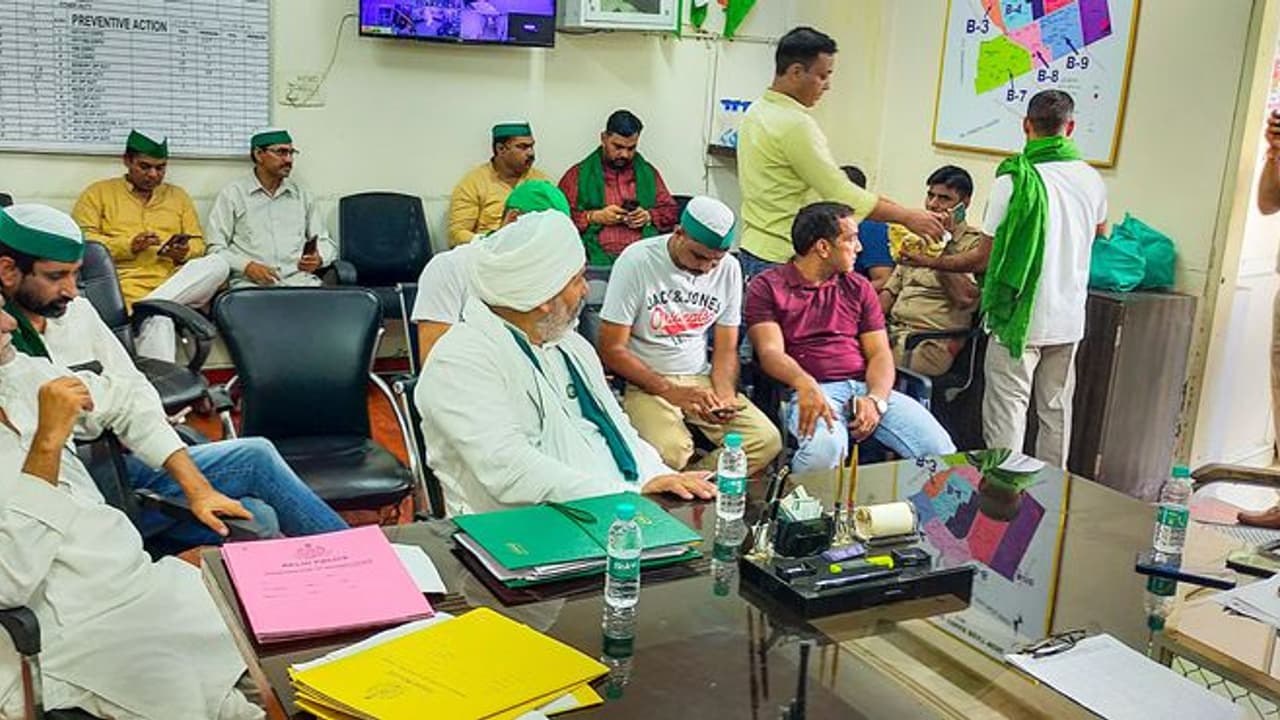 बेरोजगार विरोधी रैली में जा रहे किसान नेता राकेश टिकैत नजरबंद, बोले यह गिरफ्तारी नई क्रांति लाएगी