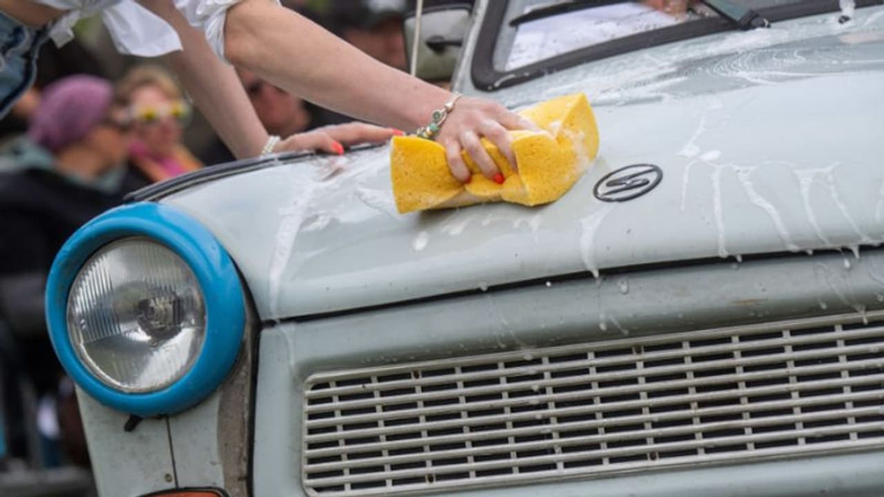 Easy Car Cleaning Tips कम कीमत में कार को साफ करने के ये हैं 5 आसान टिप्स, 5 मिनट में चमकने लगेगी कार Easy Car Cleaning Tips कम कीमत में कार को साफ करने के ये हैं 5 आसान टिप्स, 5 मिनट में चमकने लगेगी कार