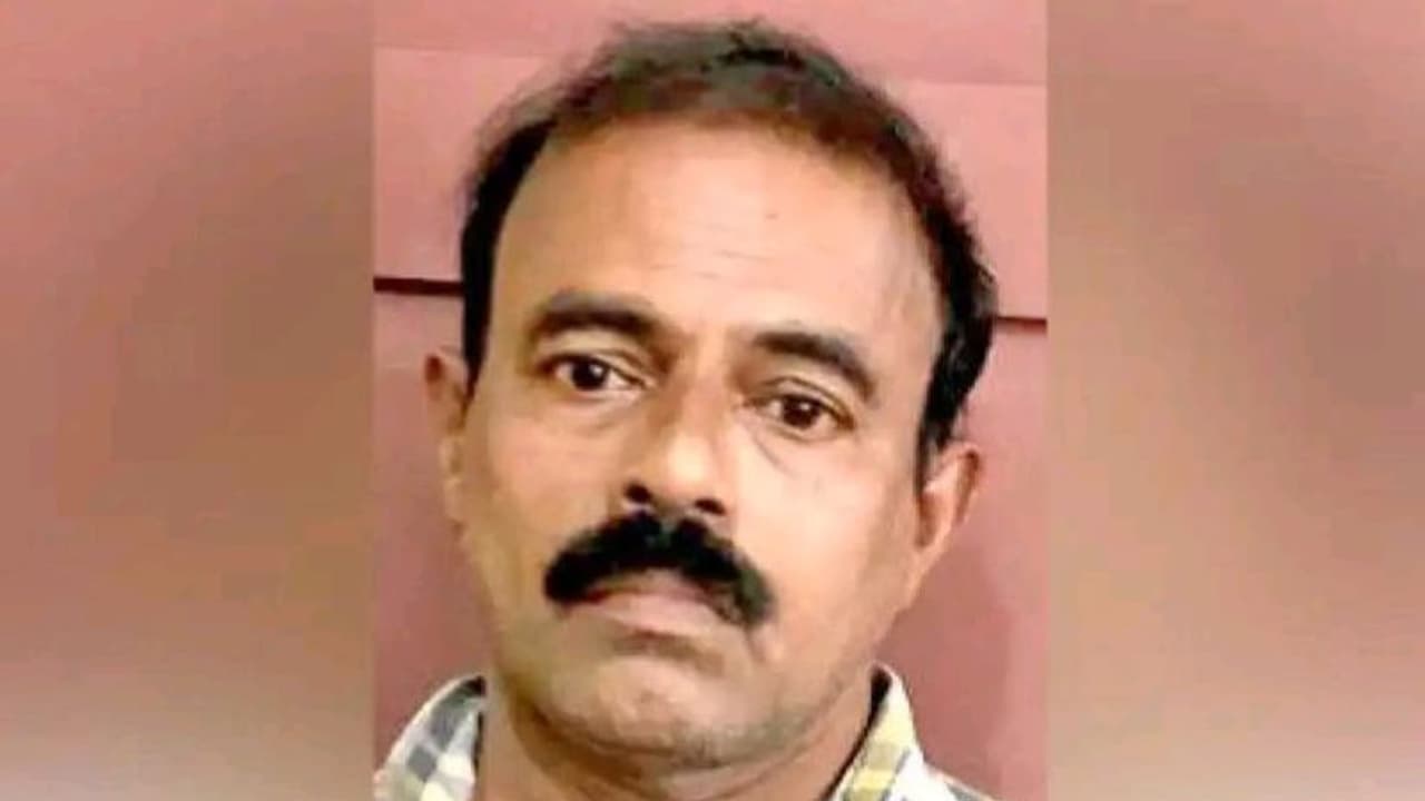 രാത്രിയിൽ നഗ്നനായി തലയിൽ തുണിചുറ്റി വീടുകളിലെത്തും, ആളുകൾ ഒറ്റയ്ക്ക് താമസിക്കുന്ന വീടുകളിൽ മോഷണം, അറസ്റ്റ് രാത്രിയിൽ നഗ്നനായി തലയിൽ തുണിചുറ്റി വീടുകളിലെത്തും, ആളുകൾ ഒറ്റയ്ക്ക് താമസിക്കുന്ന വീടുകളിൽ മോഷണം, അറസ്റ്റ്