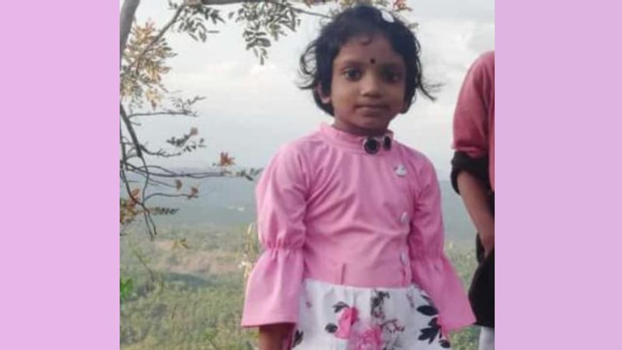 കല്യാണ വീട്ടിലേക്ക് പോകാൻ ഓട്ടോയിൽ കയറവെ ആറു വയസുകാരി കാറിടിച്ച് മരിച്ചു, അപകടം അമ്മയുടെ കൺമുന്നിൽ കല്യാണ വീട്ടിലേക്ക് പോകാൻ ഓട്ടോയിൽ കയറവെ ആറു വയസുകാരി കാറിടിച്ച് മരിച്ചു, അപകടം അമ്മയുടെ കൺമുന്നിൽ