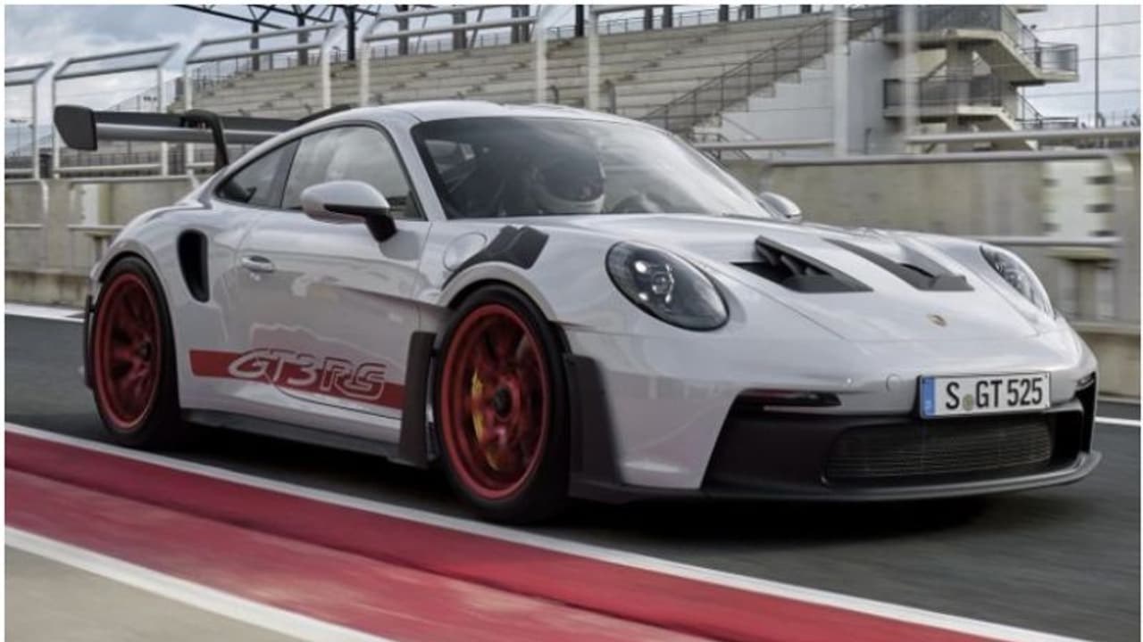 കണ്ടാല് ആരും കൊതിച്ച് പോകും; ആഗോള വിപണി കീഴടക്കാന് പോര്ഷെയുടെ പുതിയ അവതാരം കണ്ടാല് ആരും കൊതിച്ച് പോകും; ആഗോള വിപണി കീഴടക്കാന് പോര്ഷെയുടെ പുതിയ അവതാരം