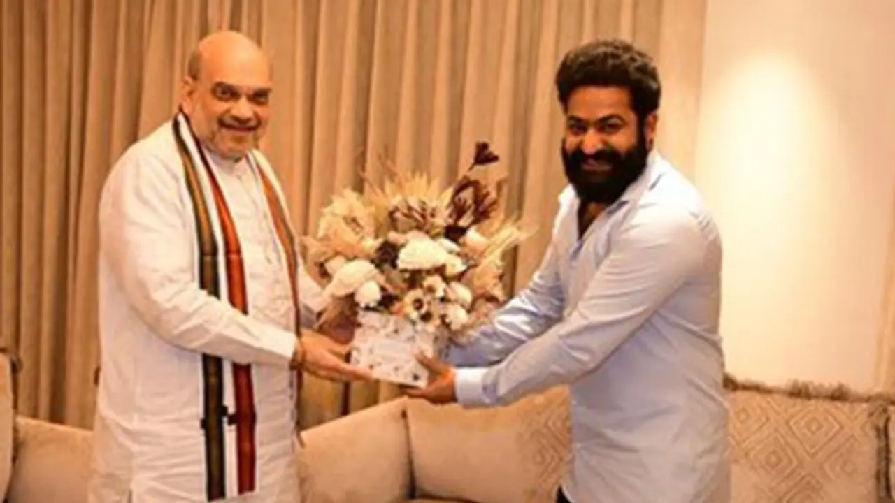 अमित शाह के बयान से Bollywood में हड़कंप, पुलिस की गलत छवि पेश करने का लगाया आरोप अमित शाह के बयान से Bollywood में हड़कंप, पुलिस की गलत छवि पेश करने का लगाया आरोप