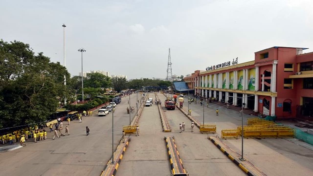 Delhi Police issues traffic advisory ahead of farmers' mahapanchayat at Jantar Mantar Delhi Police issues traffic advisory ahead of farmers' mahapanchayat at Jantar Mantar