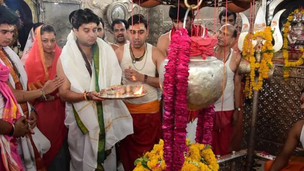 हर साल महाकाल की शाही सवारी में क्यों शामिल होते हैं ज्योतिरादित्य सिंधिया, जानें इसके पीछे का रोचक किस्सा