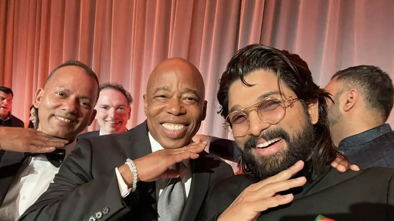 நியூயார்க் நகர மேயரை ‘புஷ்பா’வாக மாற்றிய அல்லு அர்ஜுன் வேற லெவல் இன்ஸ்டா போஸ்ட் இதோ நியூயார்க் நகர மேயரை ‘புஷ்பா’வாக மாற்றிய அல்லு அர்ஜுன் வேற லெவல் இன்ஸ்டா போஸ்ட் இதோ