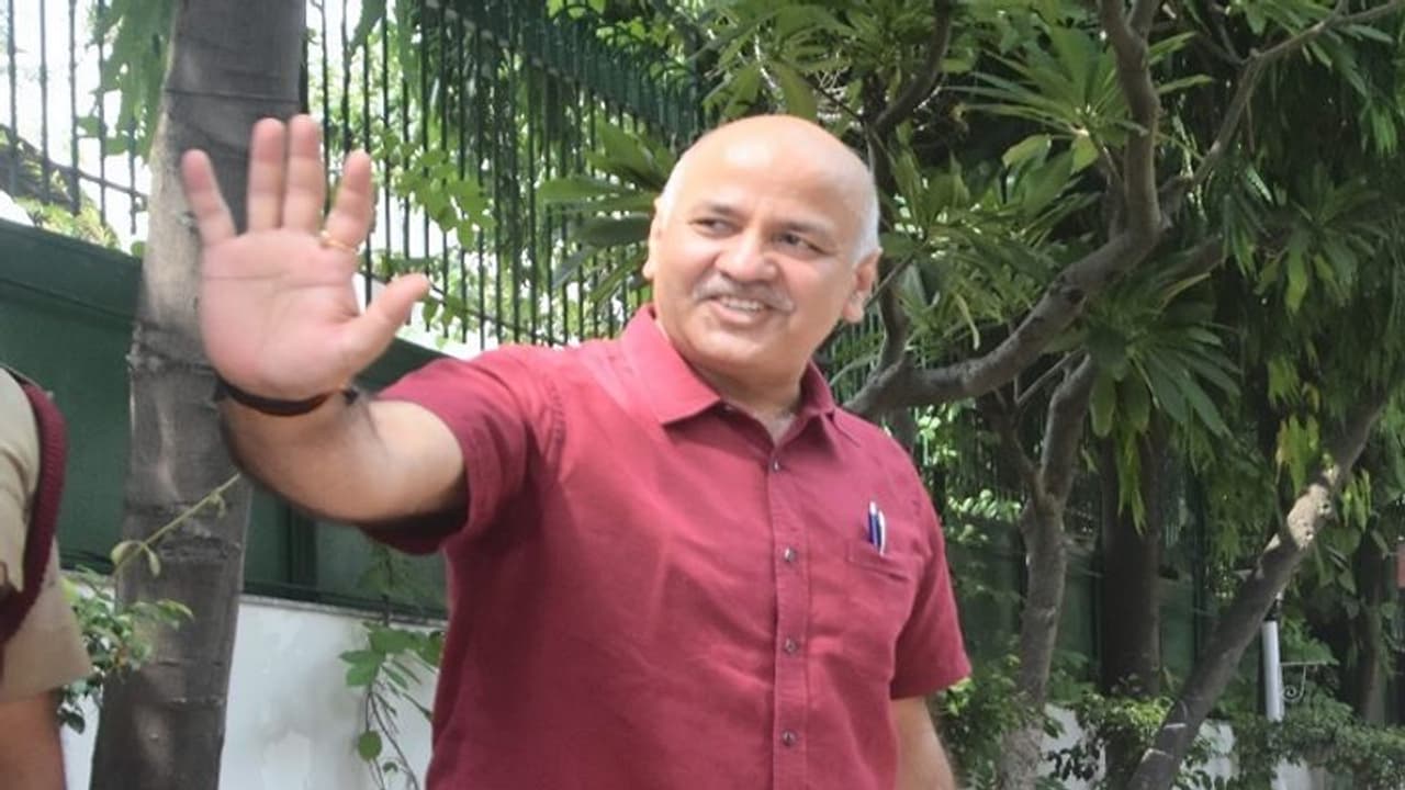 सिसोदिया का दावा BJP ने दिया AAP तोड़ने का संदेश, बंद हो जाएंगे केस; भाजपा का जवाब सुबह सुबह खा लिया भांग