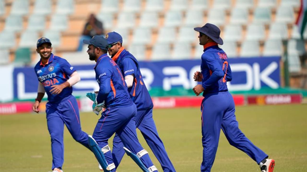 വീണ്ടും ടോസ് ഭാഗ്യം ഇന്ത്യക്ക്, ടീമില് രണ്ട് മാറ്റം; സ്ഥാനം നിലനിര്ത്തി സഞ്ജു സാംസണ് വീണ്ടും ടോസ് ഭാഗ്യം ഇന്ത്യക്ക്, ടീമില് രണ്ട് മാറ്റം; സ്ഥാനം നിലനിര്ത്തി സഞ്ജു സാംസണ്