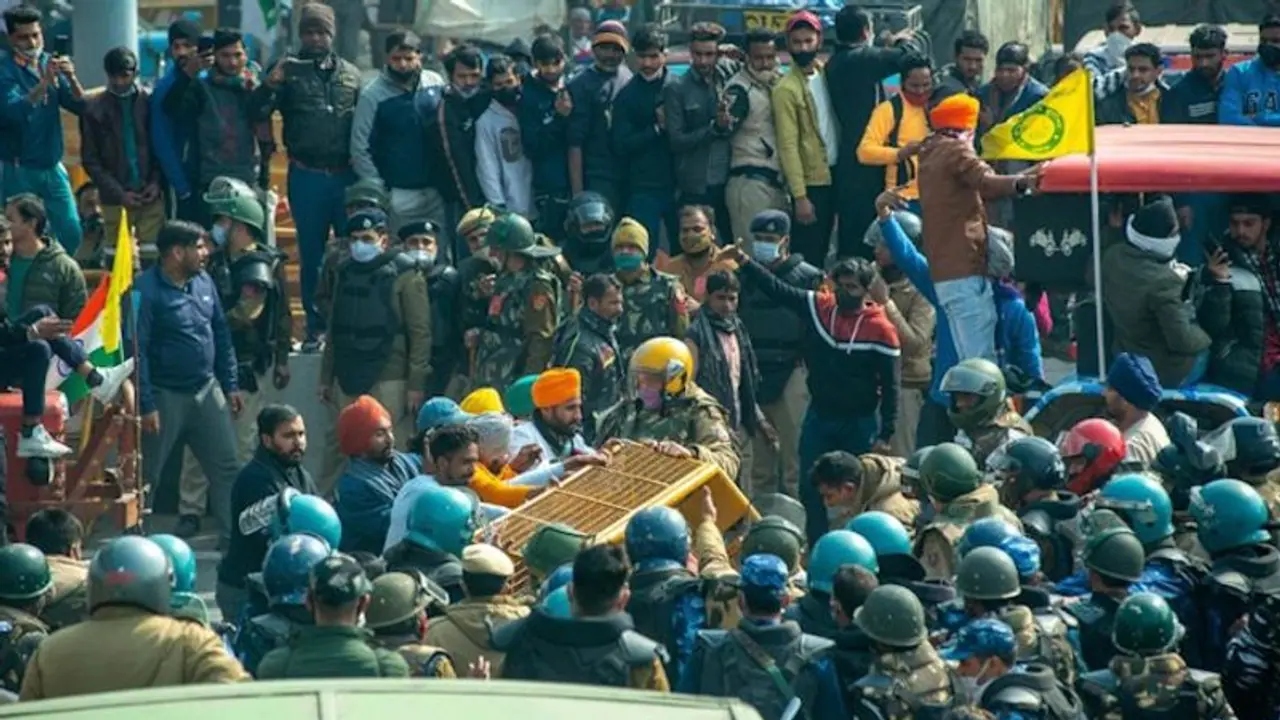 Farmers protest in Delhi: Police detain farmers at Ghazipur border, section 144 imposed Farmers protest in Delhi: Police detain farmers at Ghazipur border, section 144 imposed
