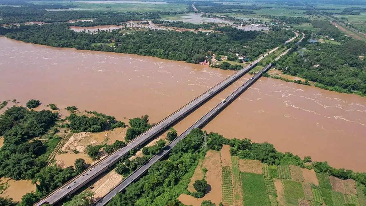 देश के 5 राज्यों में भारी बारिश ने मचाई तबाही, अधिकांश डैम ओवरफ्लो, मप्र में तेज हवाओं से बिजली घंटों बंद