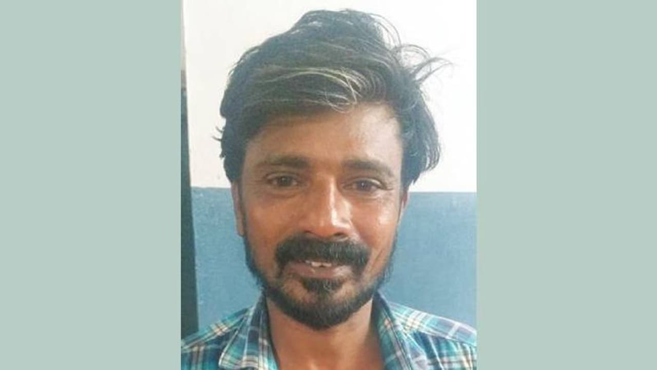 വീട്ടില് വച്ച് കഞ്ചാവ് വില്പ്പന, എട്ട് കിലോയുമായി യുവാവ് പിടിയിൽ വീട്ടില് വച്ച് കഞ്ചാവ് വില്പ്പന, എട്ട് കിലോയുമായി യുവാവ് പിടിയിൽ